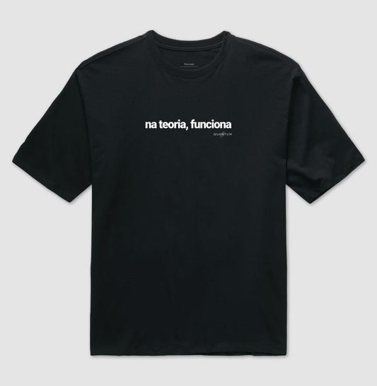 Camiseta oversized Na teoria, funciona
