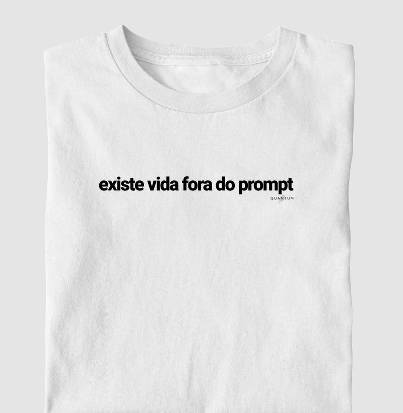 Camiseta tradicional Existe vida fora do prompt