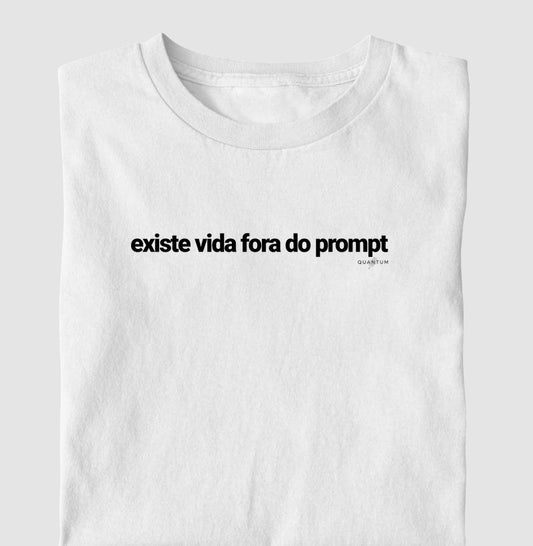 Camiseta tradicional Existe vida fora do prompt