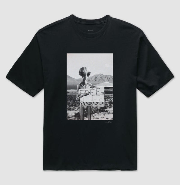Camiseta oversized Abraço Intergaláctico