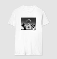 Camiseta Tradicional Olhos Fechados