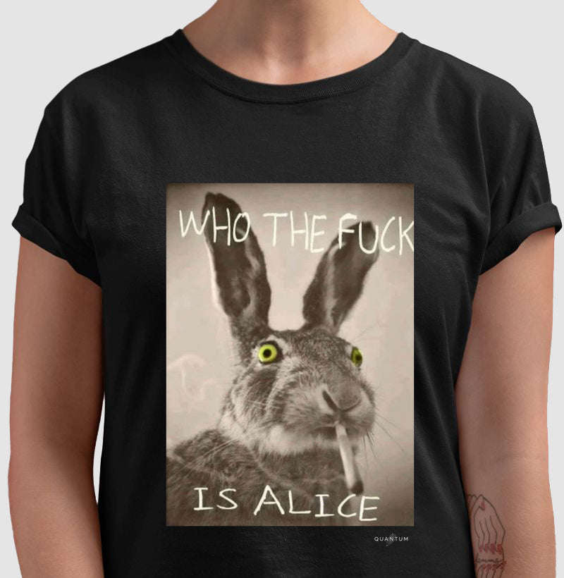 Camiseta Tradicional Perdido no País das Maravilhas