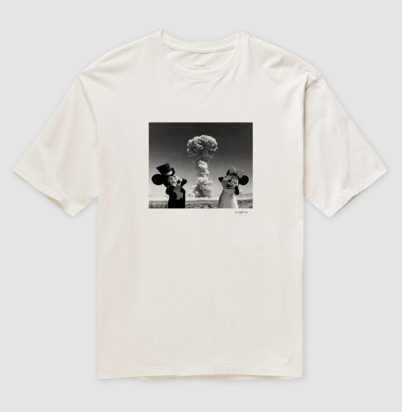 Camiseta oversized Olhos Fechados
