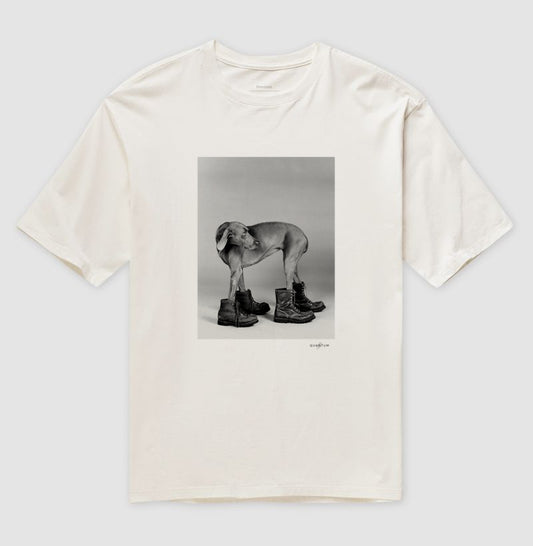 Camiseta Oversized O Cão de Botas