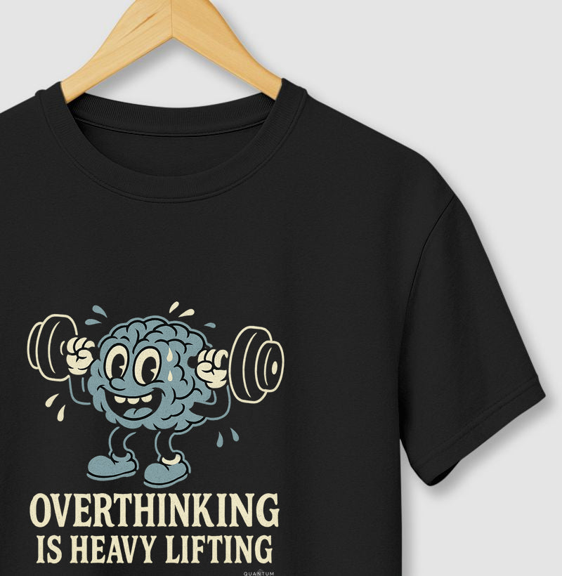 Camiseta tradicional Overthinking is heavy lifting