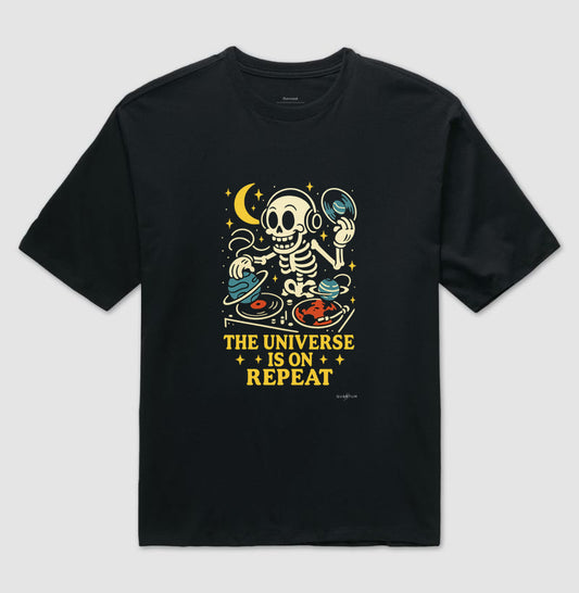 Camiseta oversized The universe is on repeat