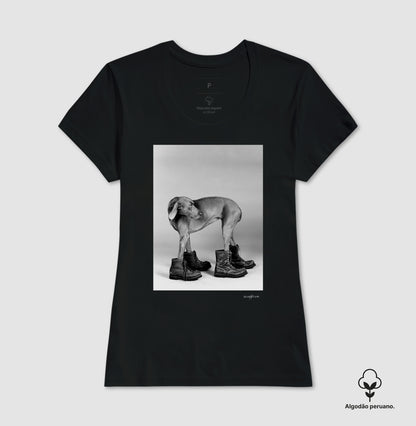 Camiseta Premium O Cão de Botas