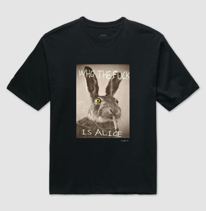 Camiseta Oversized Perdido no País das Maravilhas