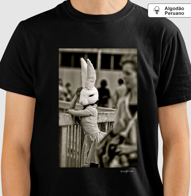 Camiseta Premium O Charme Oculto