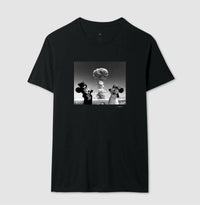 Camiseta Tradicional Olhos Fechados