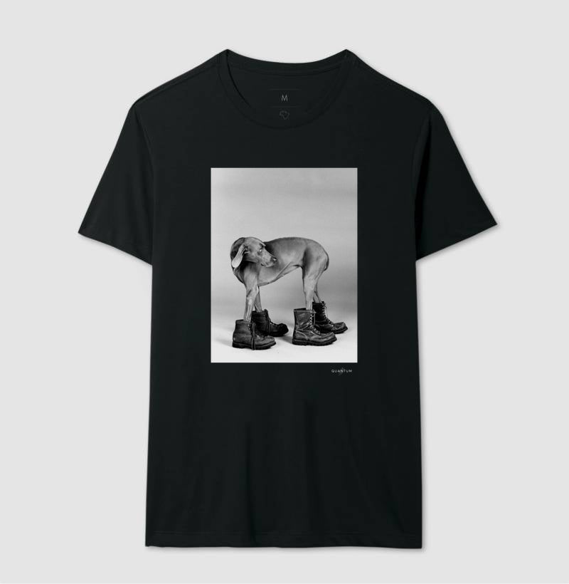 Camiseta Tradicional O Cão de Botas