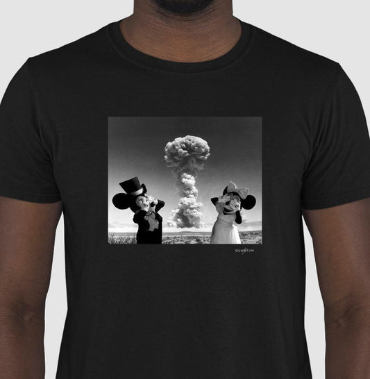 Camiseta Tradicional Olhos Fechados