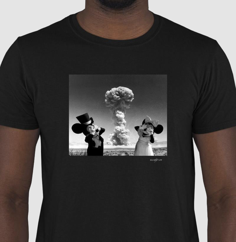 Camiseta Tradicional Olhos Fechados