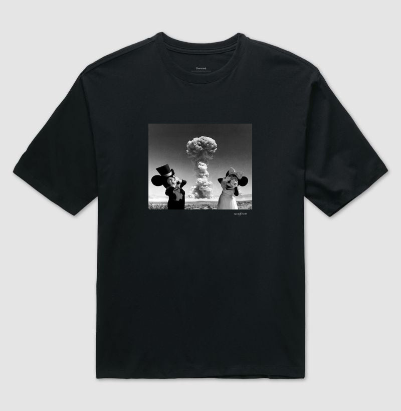 Camiseta oversized Olhos Fechados