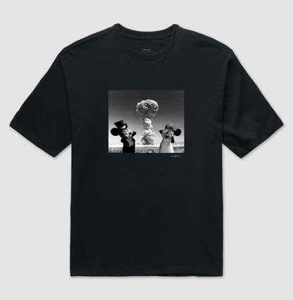 Camiseta oversized Olhos Fechados